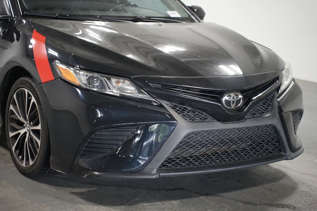 2019 Toyota Camry SE 4