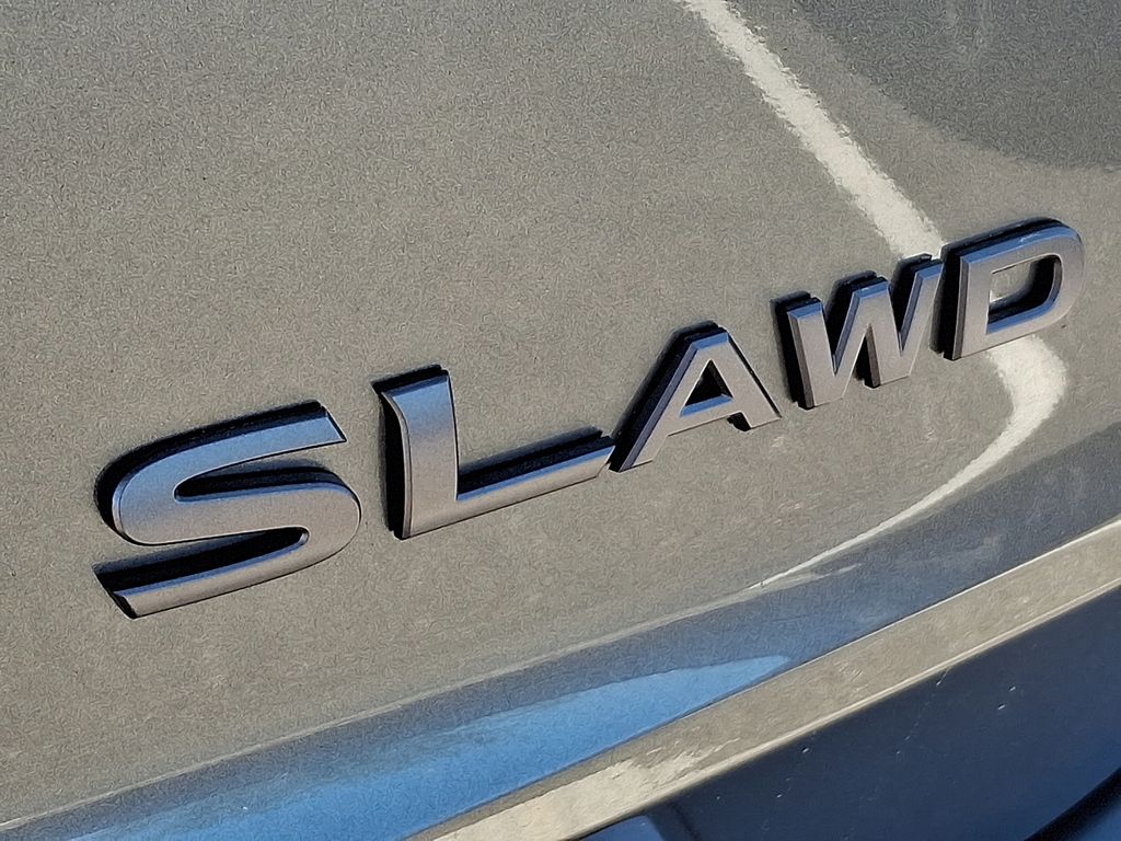 2025 Nissan Rogue SL 12