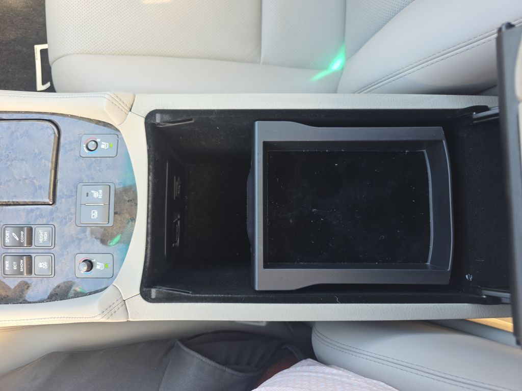 Used 2009  Lexus 460 image 40