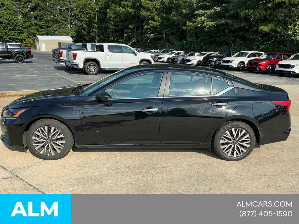 Used 2025 Black Nissan 2.5 SV image 2
