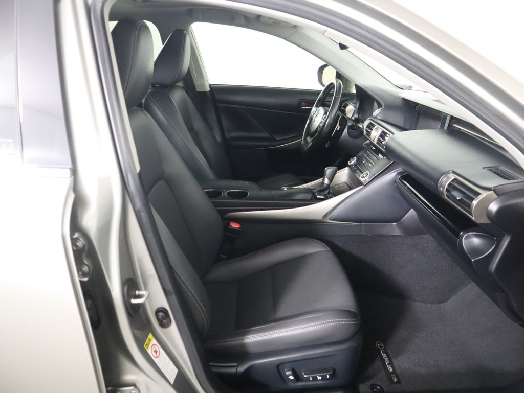 Thumbnail: 2016 Lexus IS - 21