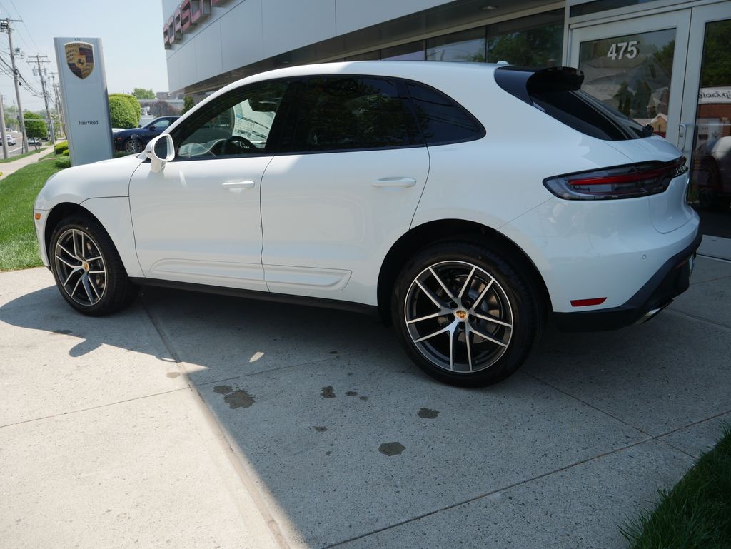 Thumbnail: 2026 Porsche Macan - 3