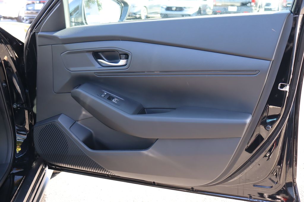 2025 Honda Accord LX 19