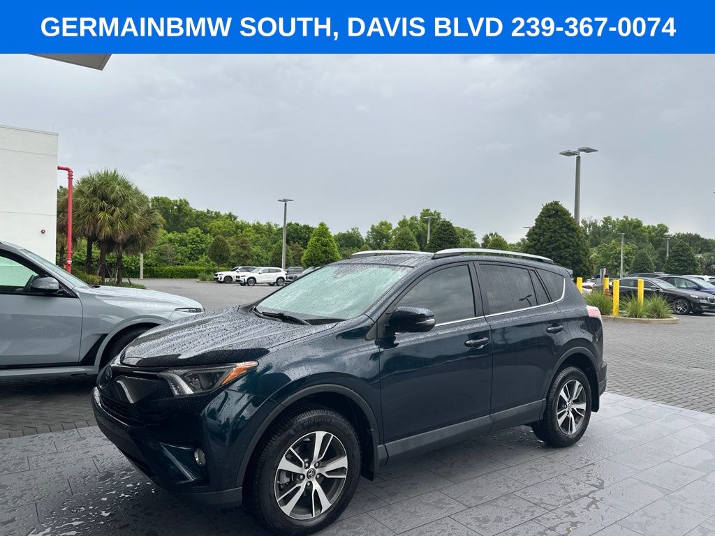 Used 2018 Blue Toyota XLE image 3