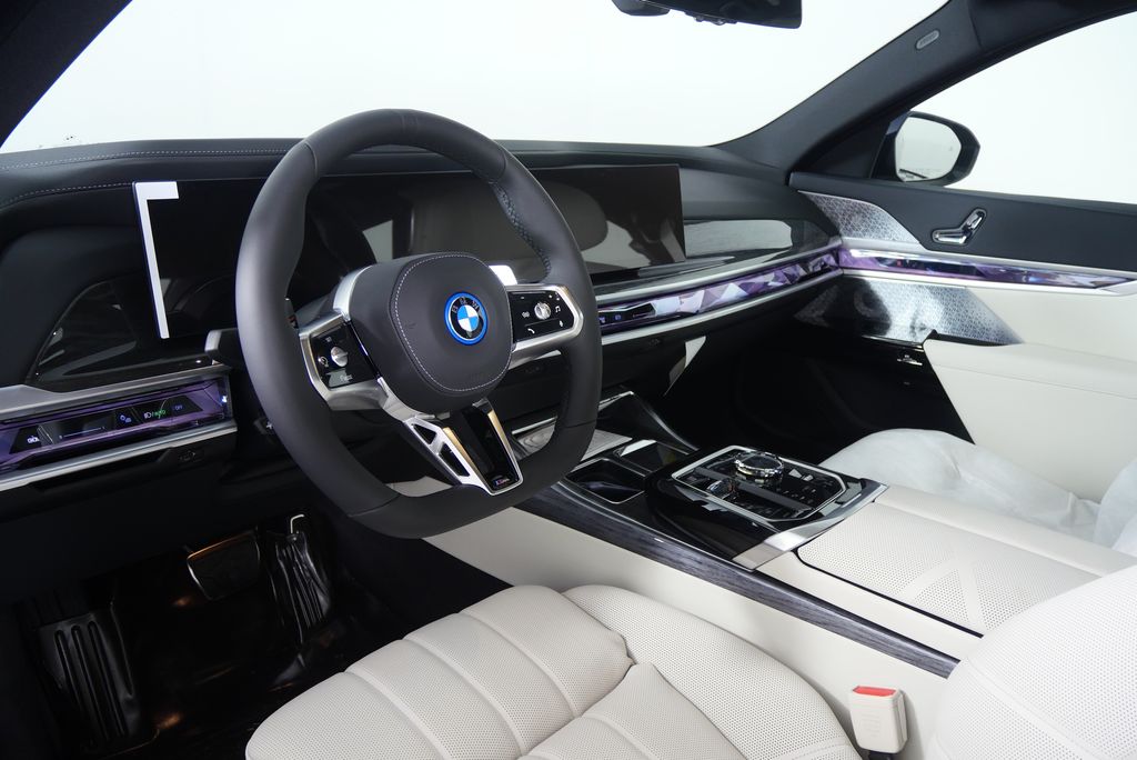 Thumbnail: 2026 BMW 7 Series - 13