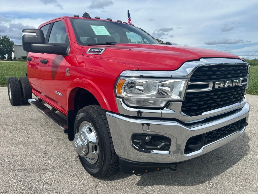 Flame Red Clearcoat 2024 RAM 3500 Chassis SLT Crew Cab LB DRW 4WD Pickup Truck Four-Wheel Drive 6-Speed Automatic