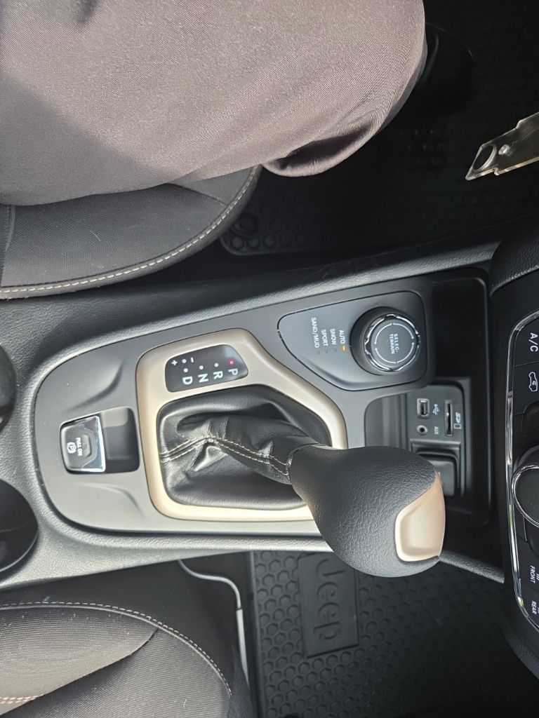 Used 2017 Red Jeep Sport image 18