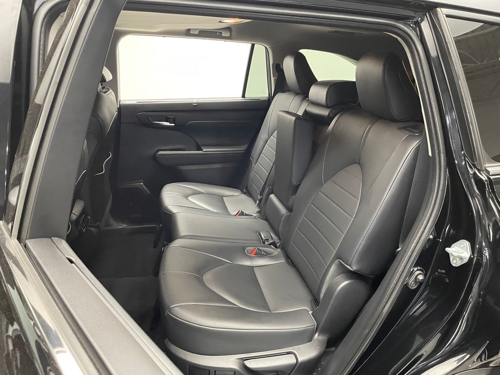 Thumbnail: 2020 Toyota Highlander - 17