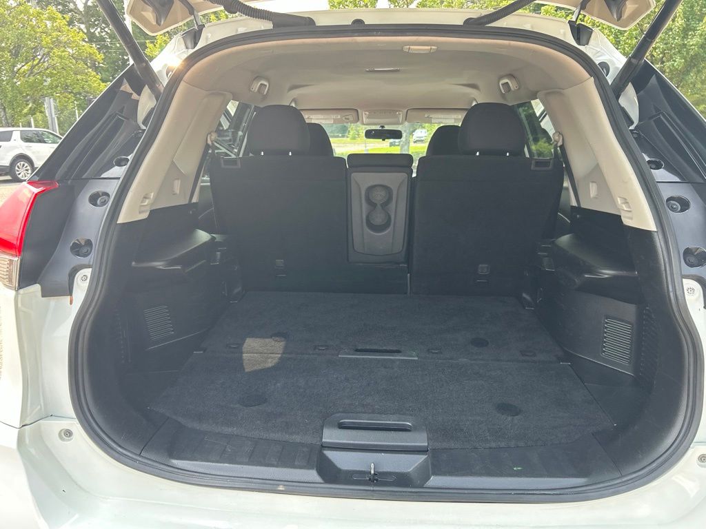 Used 2018 White Nissan SV image 23