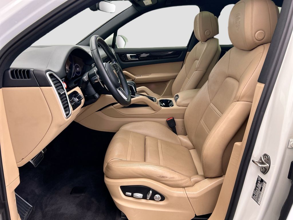 Thumbnail: 2020 Porsche Cayenne - 5