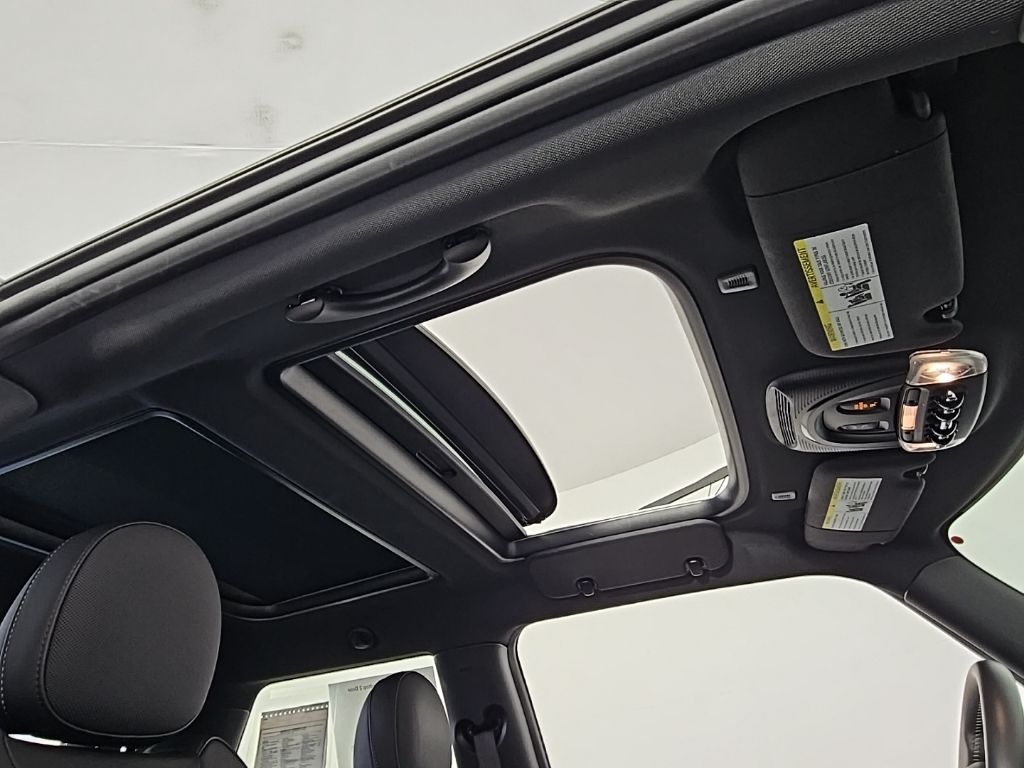 Thumbnail: 2023 MINI Cooper - 19