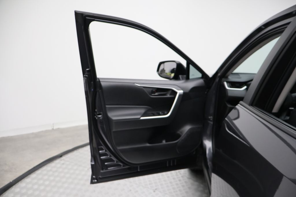 Thumbnail: 2025 Toyota RAV4 - 16