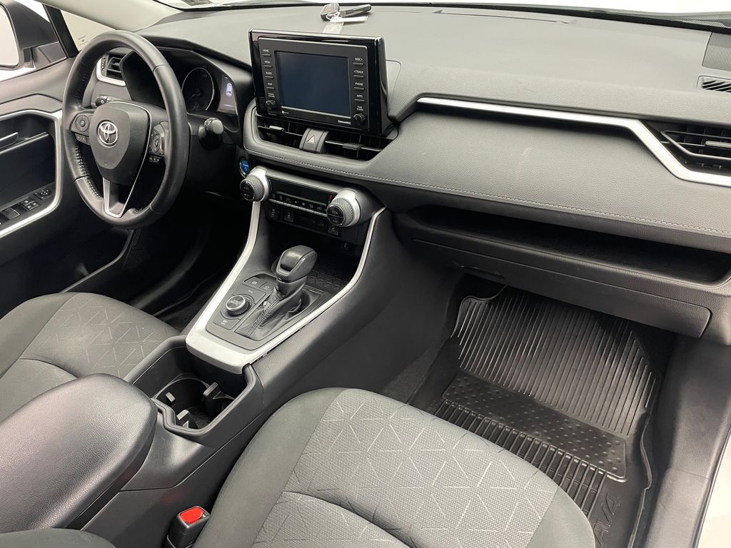 2022 Toyota RAV4 XLE 16