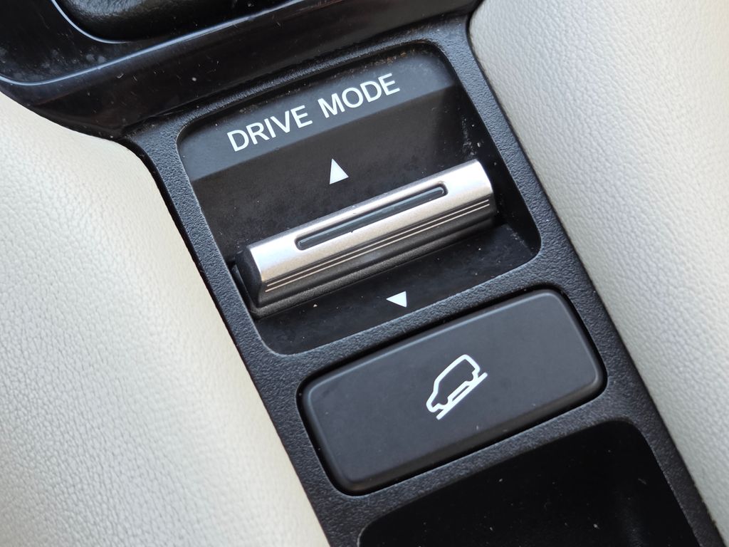 Certified Used 2024 Gray Honda LX image 7
