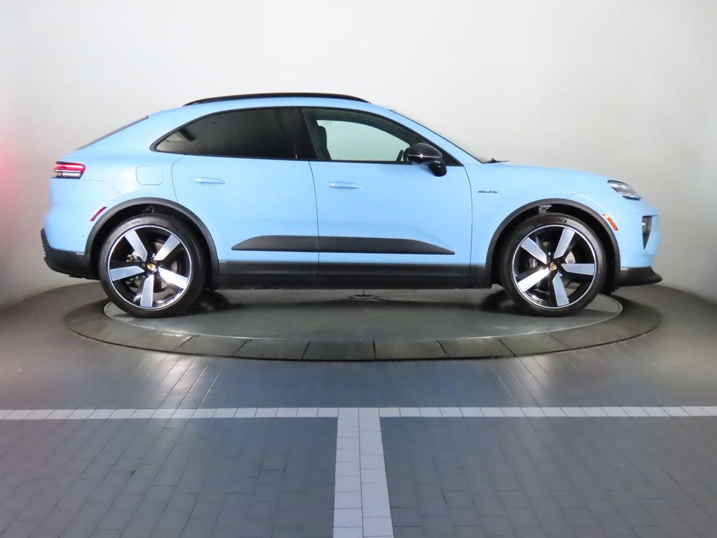 Thumbnail: 2024 Porsche Macan - 8