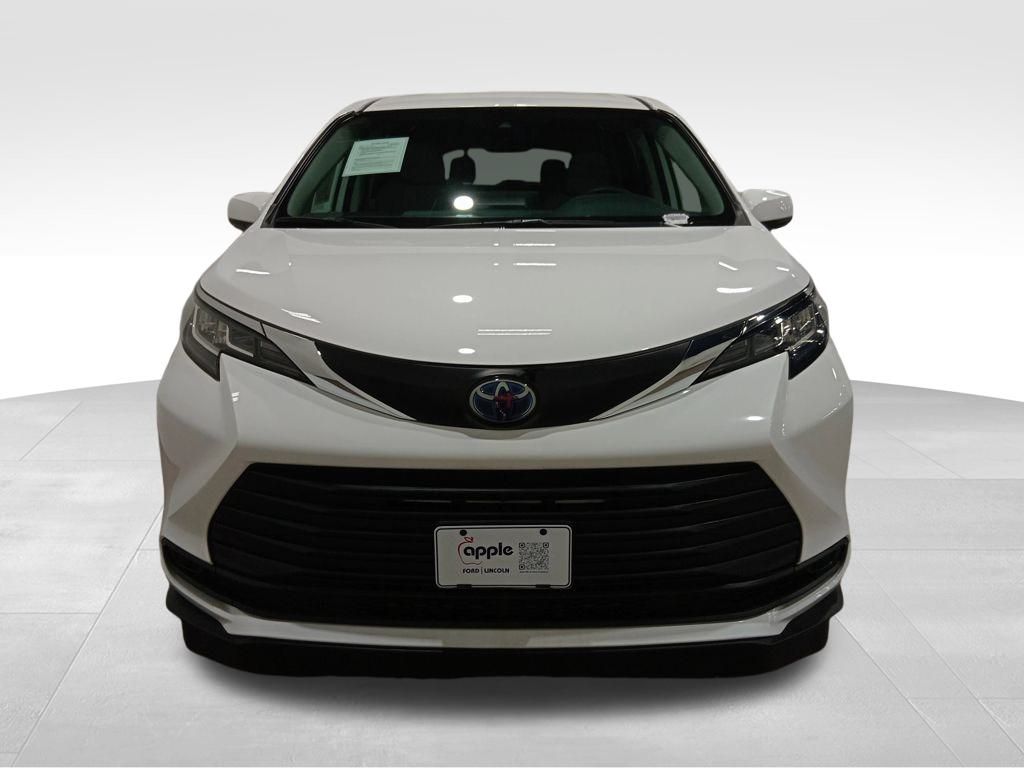 2023 Toyota Sienna LE