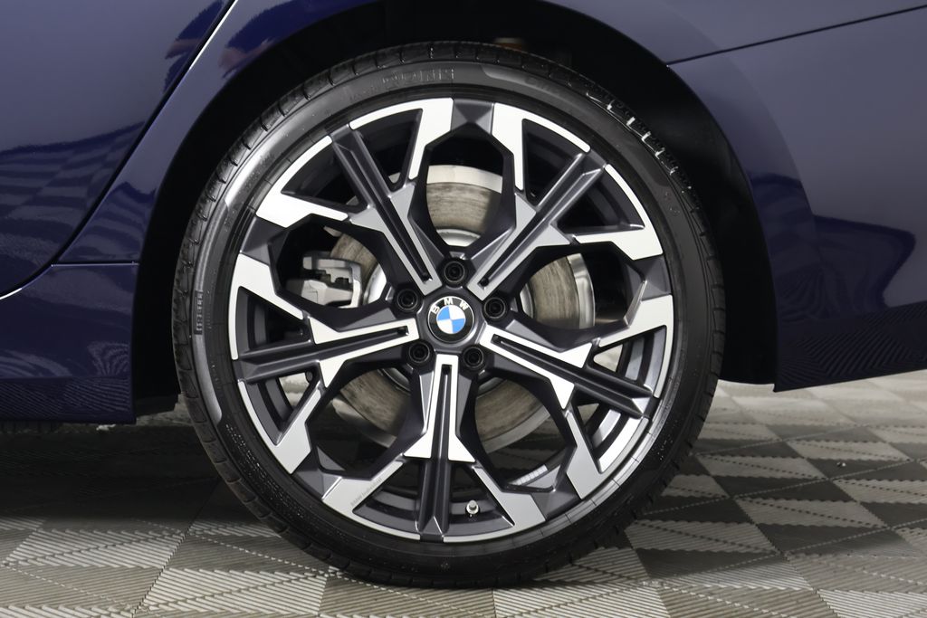 2025 BMW 3 Series 330i 10