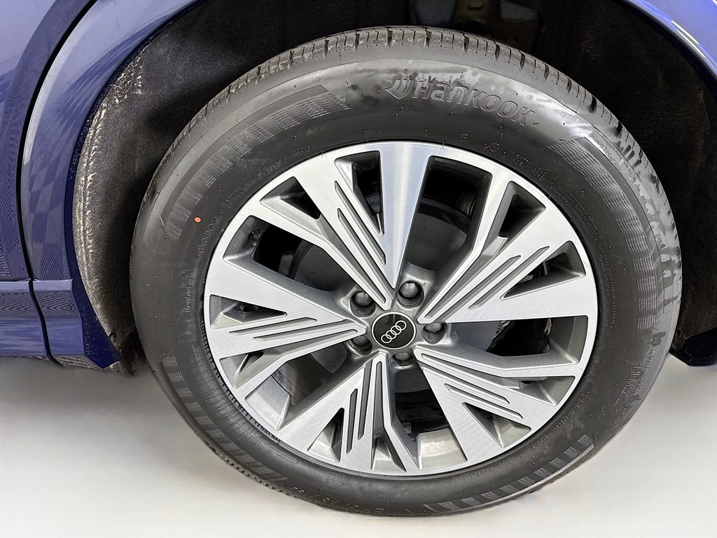 Thumbnail: 2023 Audi Q4 e-tron - 30