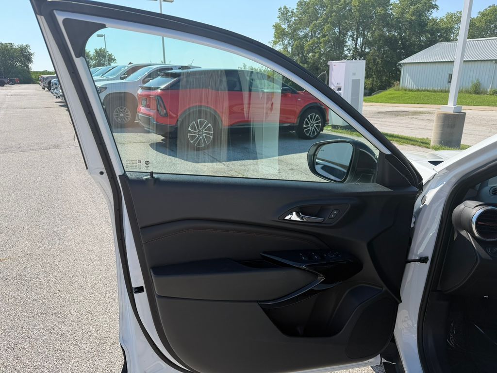 Used 2025 Chevrolet Trax SUV