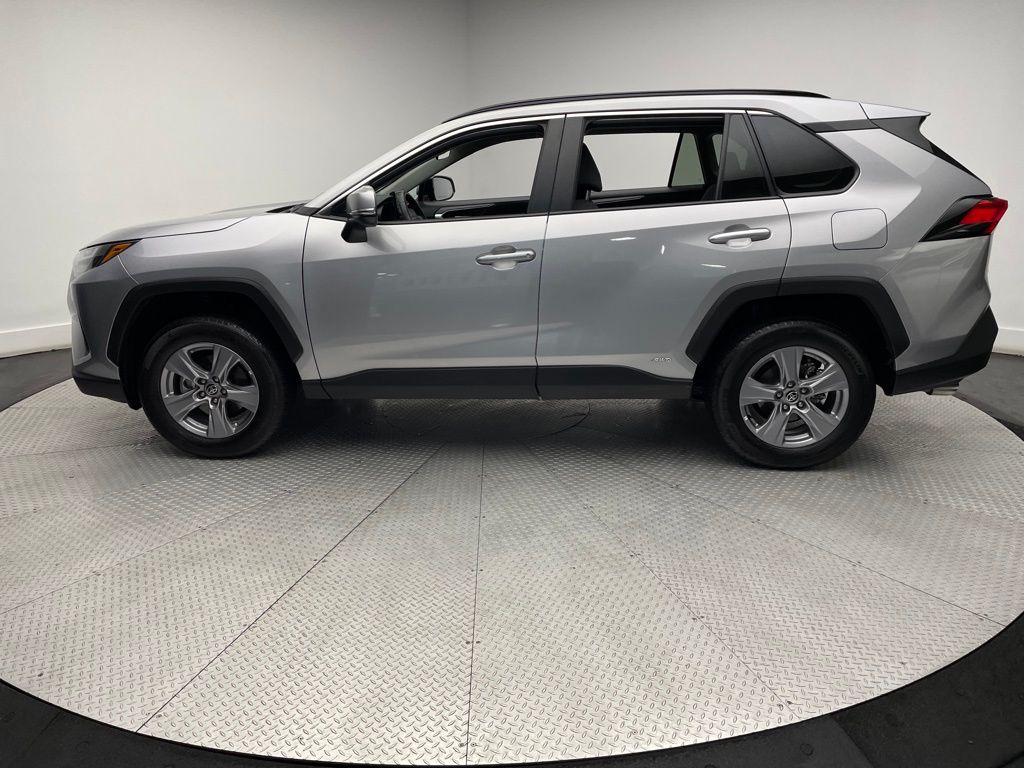 2022 Toyota RAV4 XLE 8