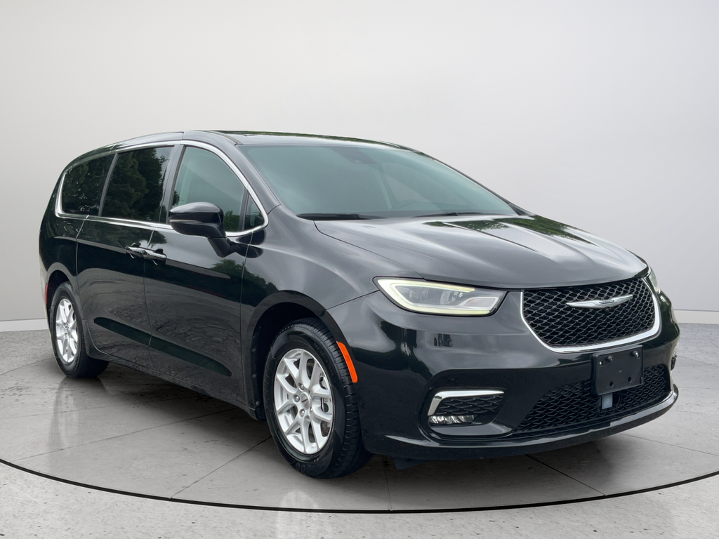 Used 2023 Chrysler Pacifica Touring L 4D Passenger Van