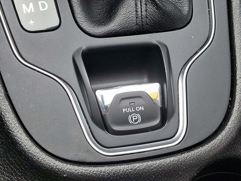 Thumbnail: 2021 Jeep Cherokee - 27