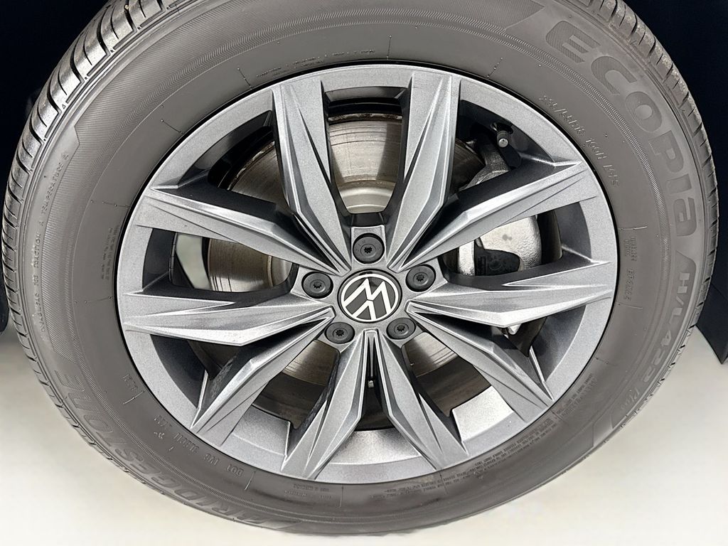 Thumbnail: 2023 Volkswagen Tiguan - 30