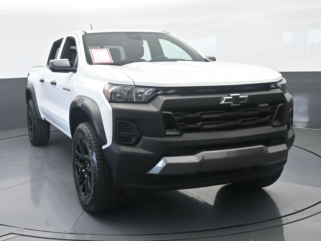 Used 2025 Summit White Chevrolet Trail Boss image 9