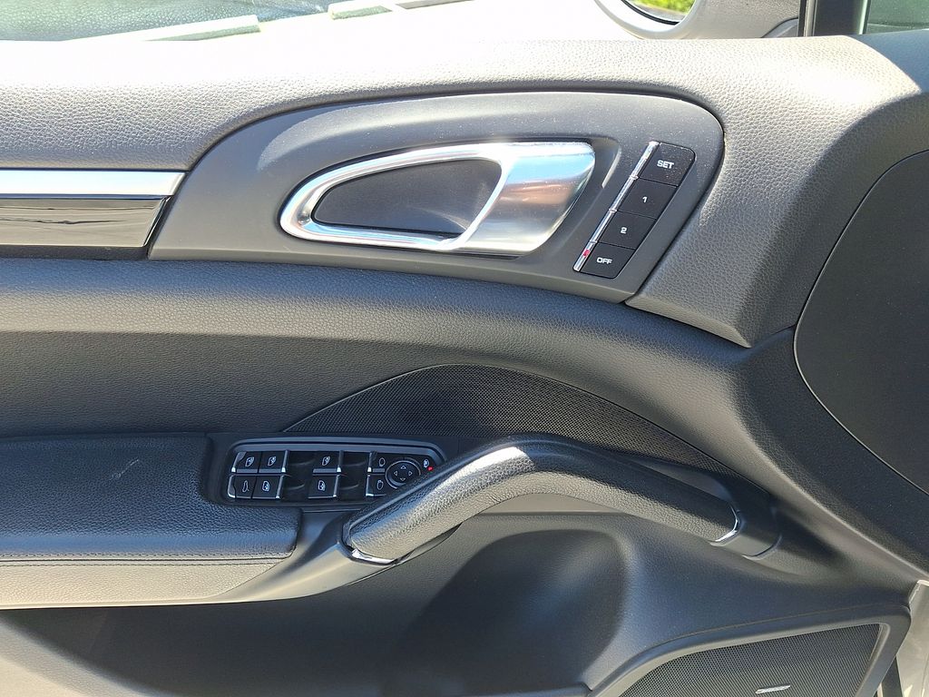 Thumbnail: 2012 Porsche Cayenne - 14