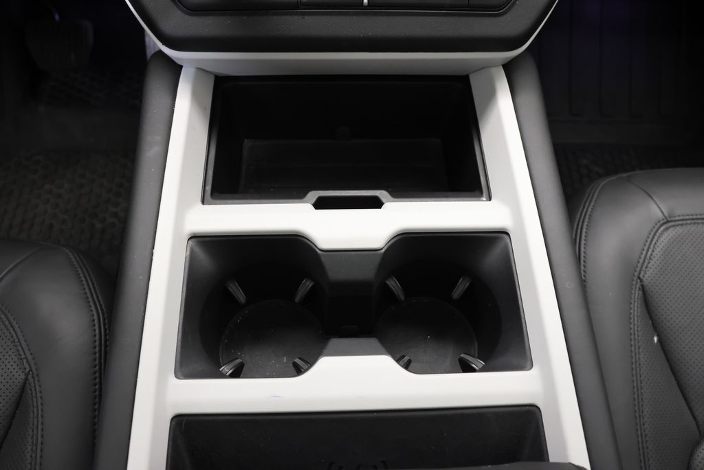 Thumbnail: 2025 Land Rover Defender - 25