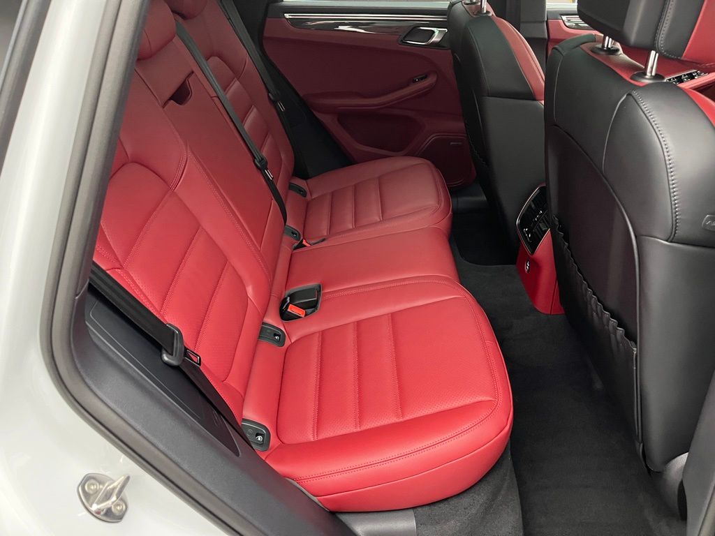 Thumbnail: 2026 Porsche Macan - 30