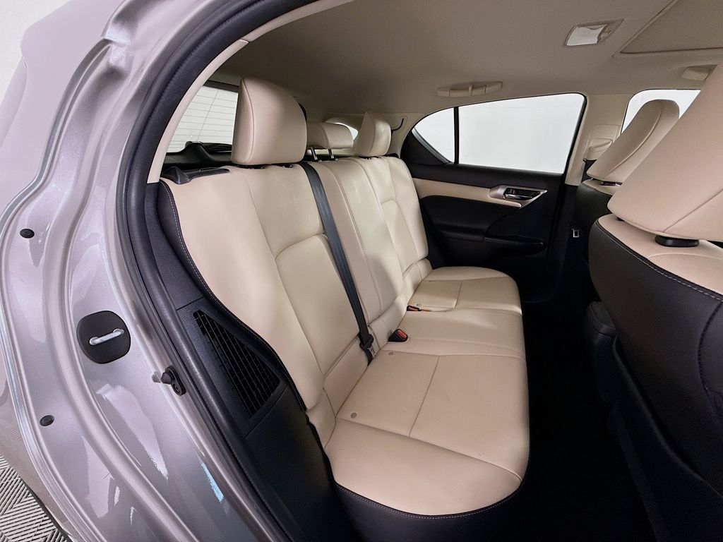 2017 Lexus CT 200h 27