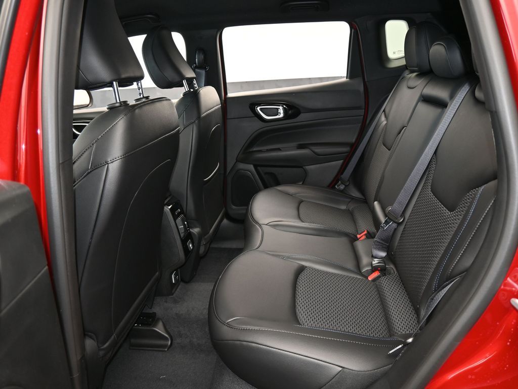 New 2026 Red Hot Pearlcoat Jeep Latitude image 28