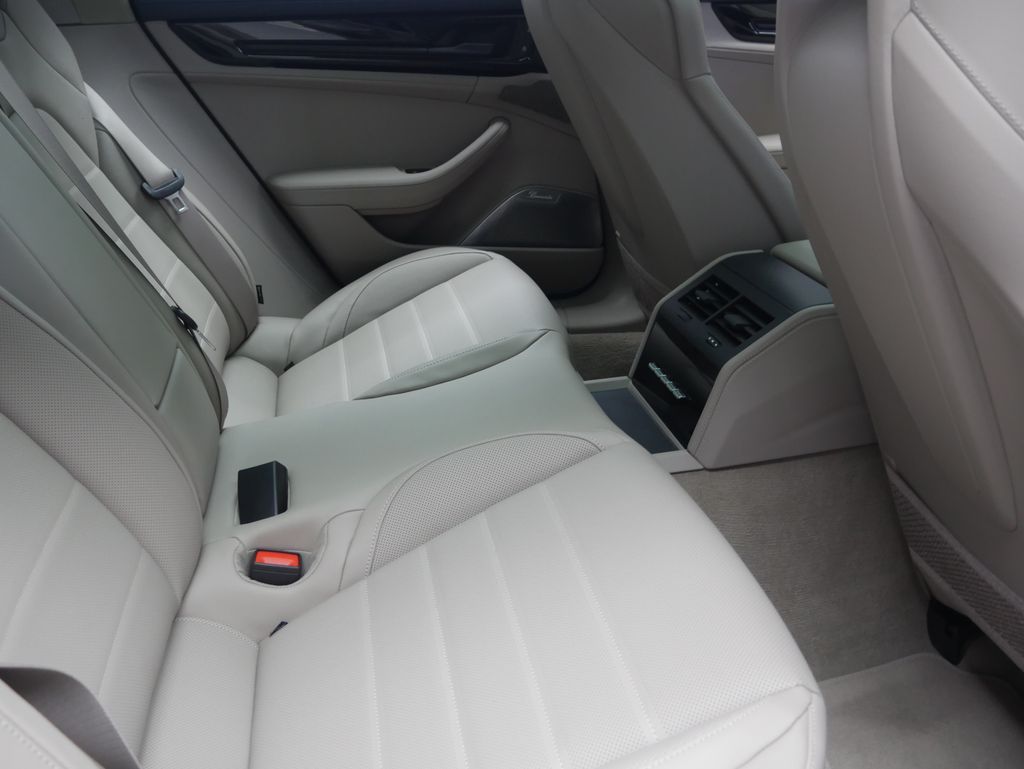 Thumbnail: 2026 Porsche Panamera - 27