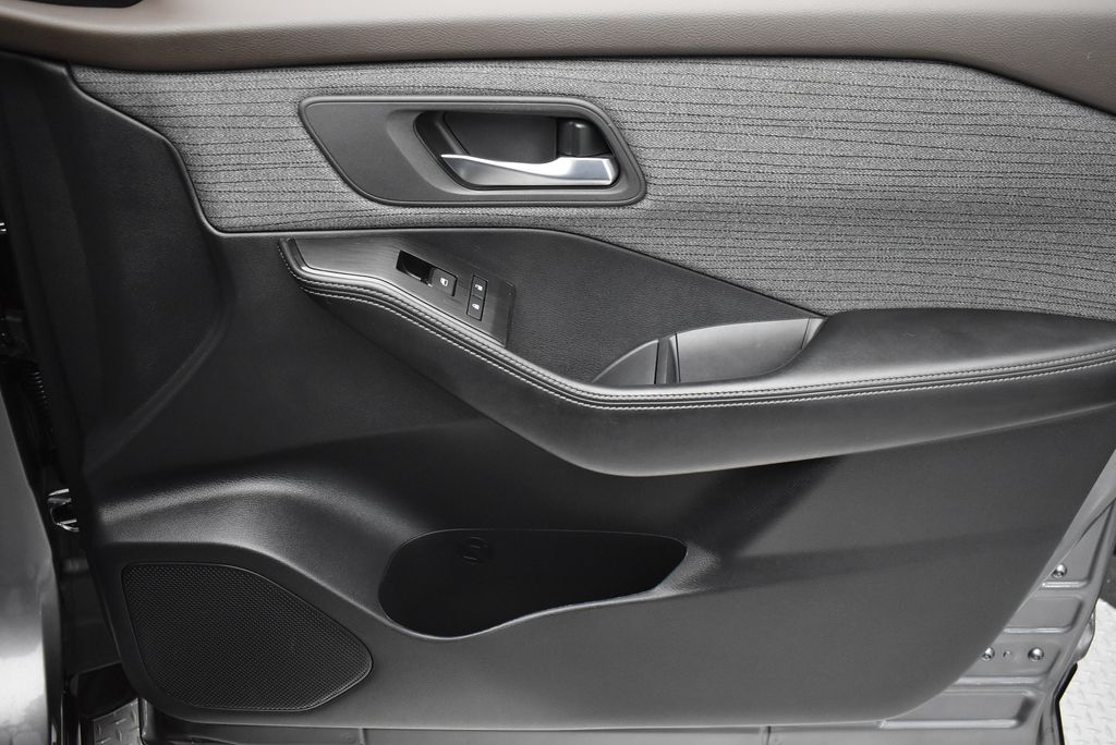 Thumbnail: 2023 Nissan Rogue - 21