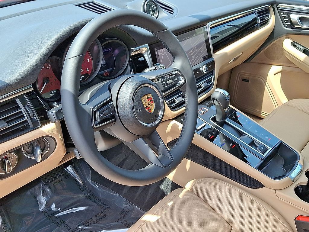 Thumbnail: 2025 Porsche Macan - 4