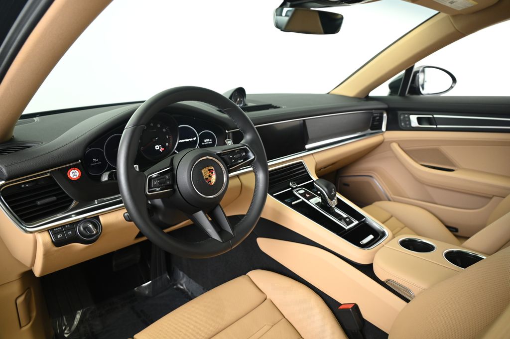 2022 Porsche Panamera Platinum 4