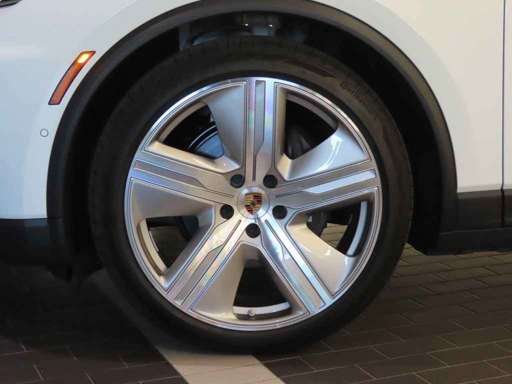 Thumbnail: 2026 Porsche Macan - 11