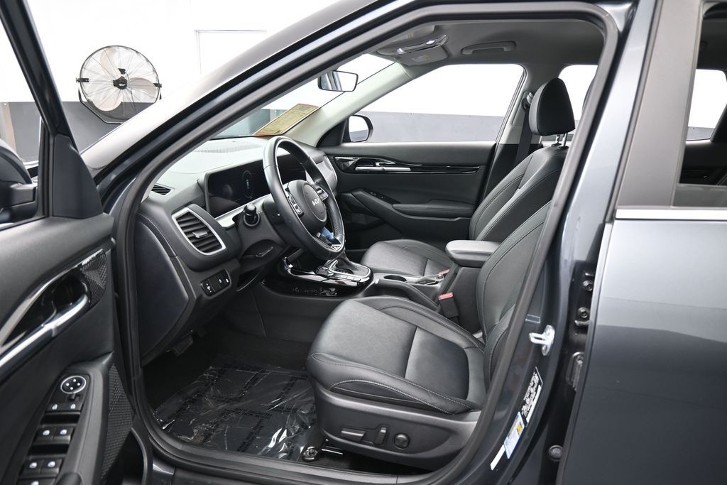 Used 2024 Gravity Gray Kia EX image 10