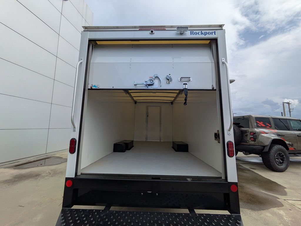 2025 Ford E-350 Cutaway 