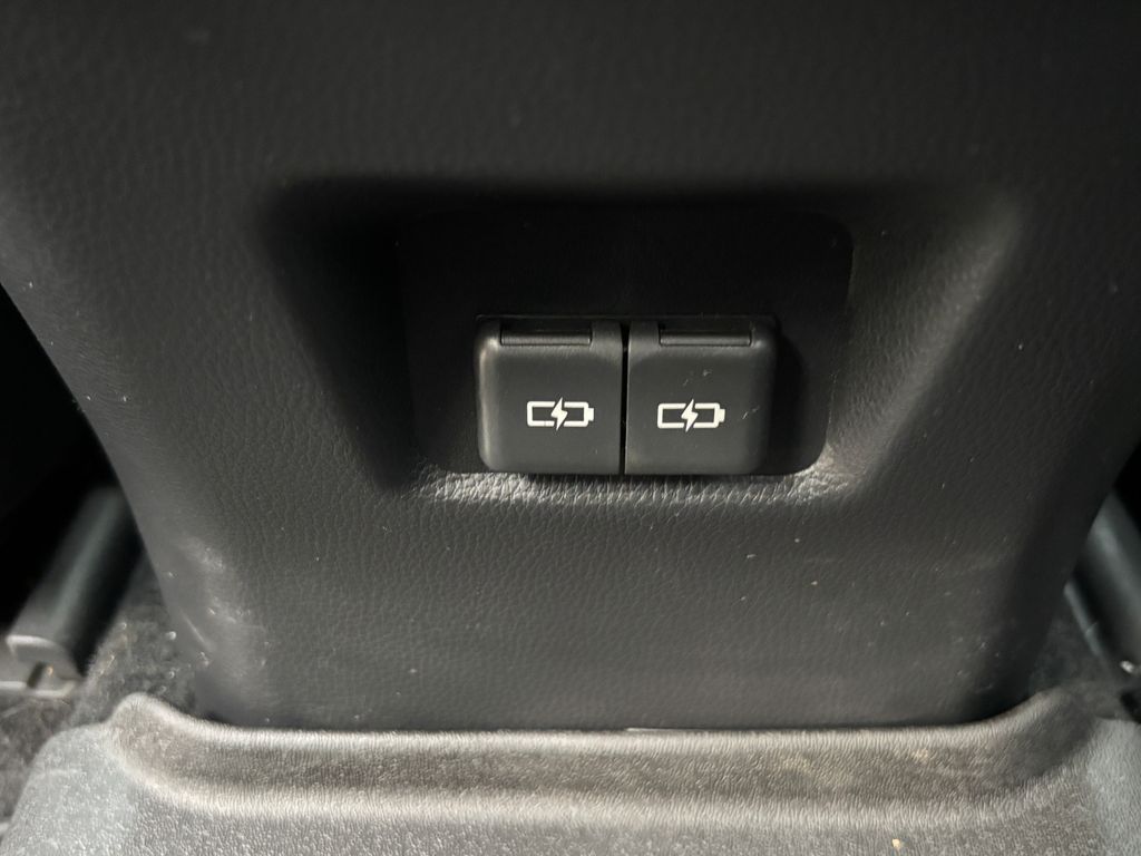 Thumbnail: 2022 Toyota RAV4 - 19