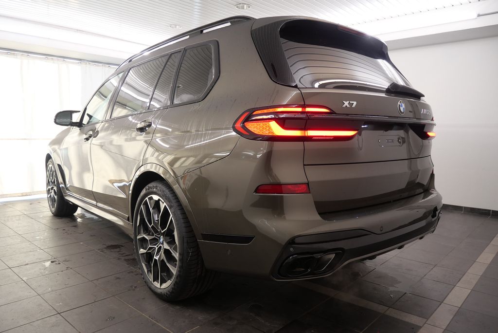 2025 BMW X7 M60i 5