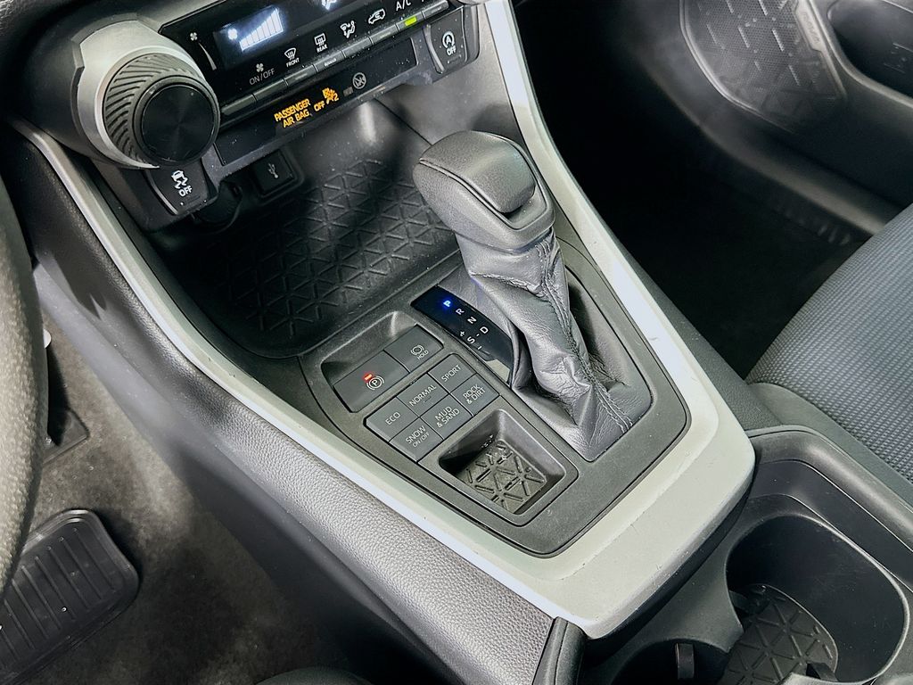 Thumbnail: 2020 Toyota RAV4 - 16