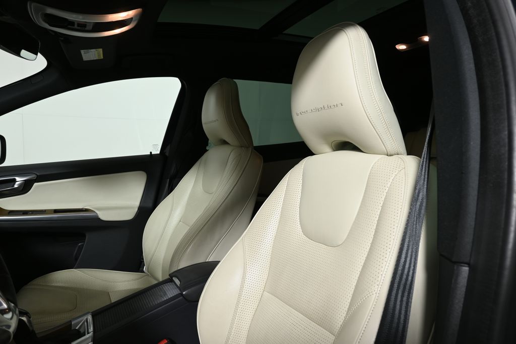 Thumbnail: 2016 Volvo XC60 - 17