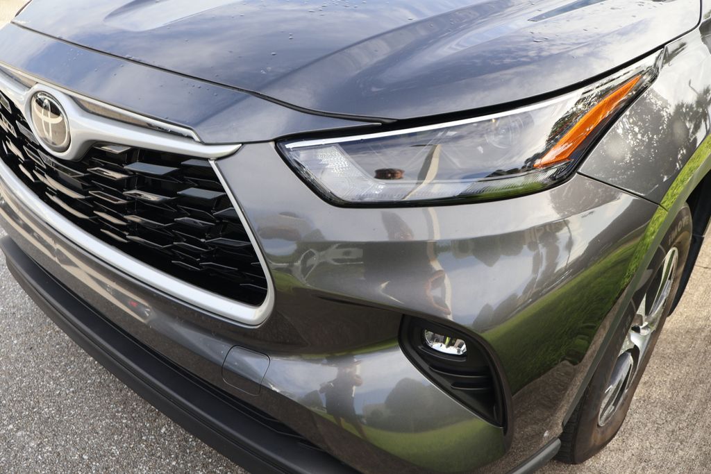 Thumbnail: 2023 Toyota Highlander - 3