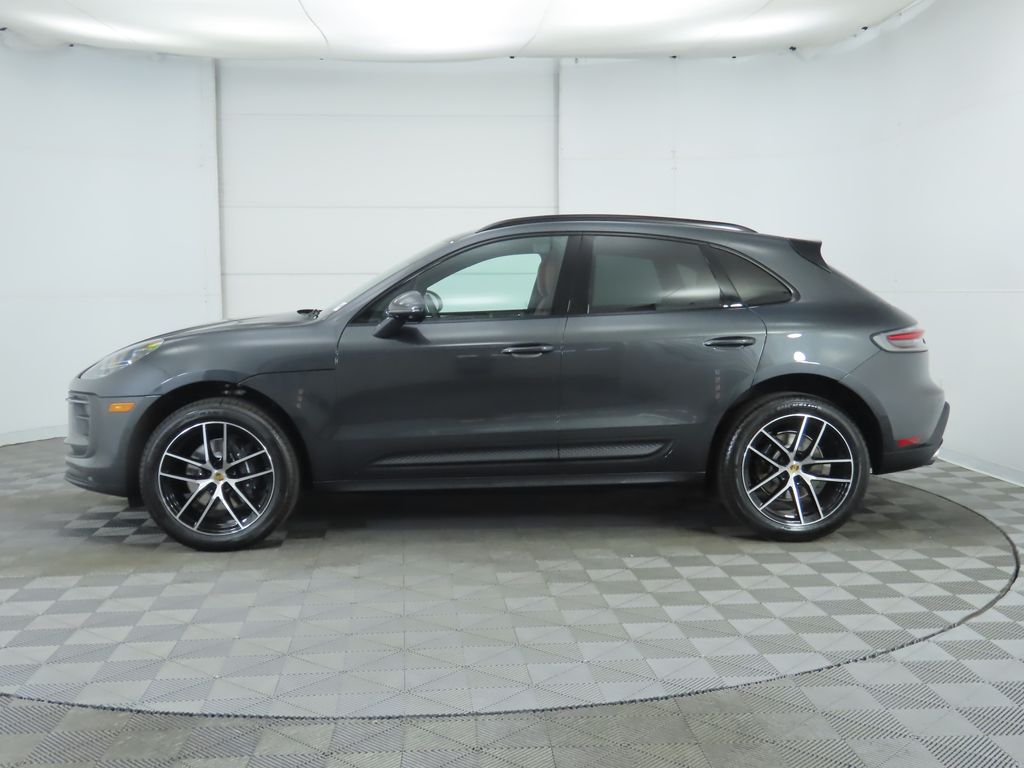 Thumbnail: 2025 Porsche Macan - 2