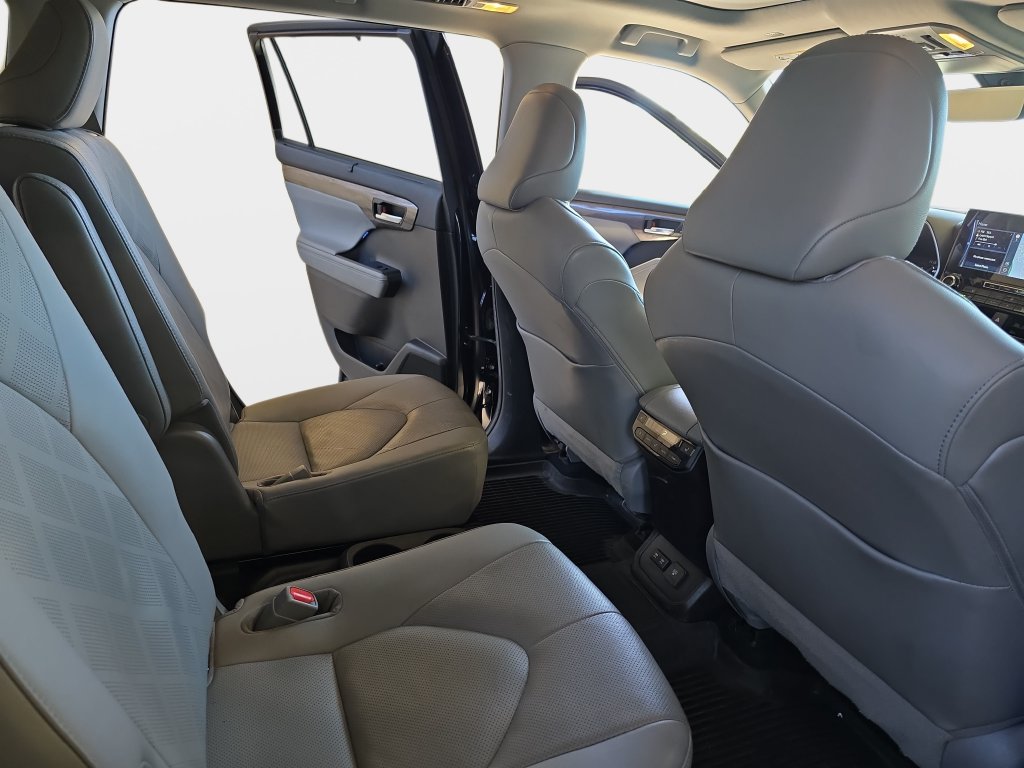 Used 2020 Blue Toyota Platinum image 13