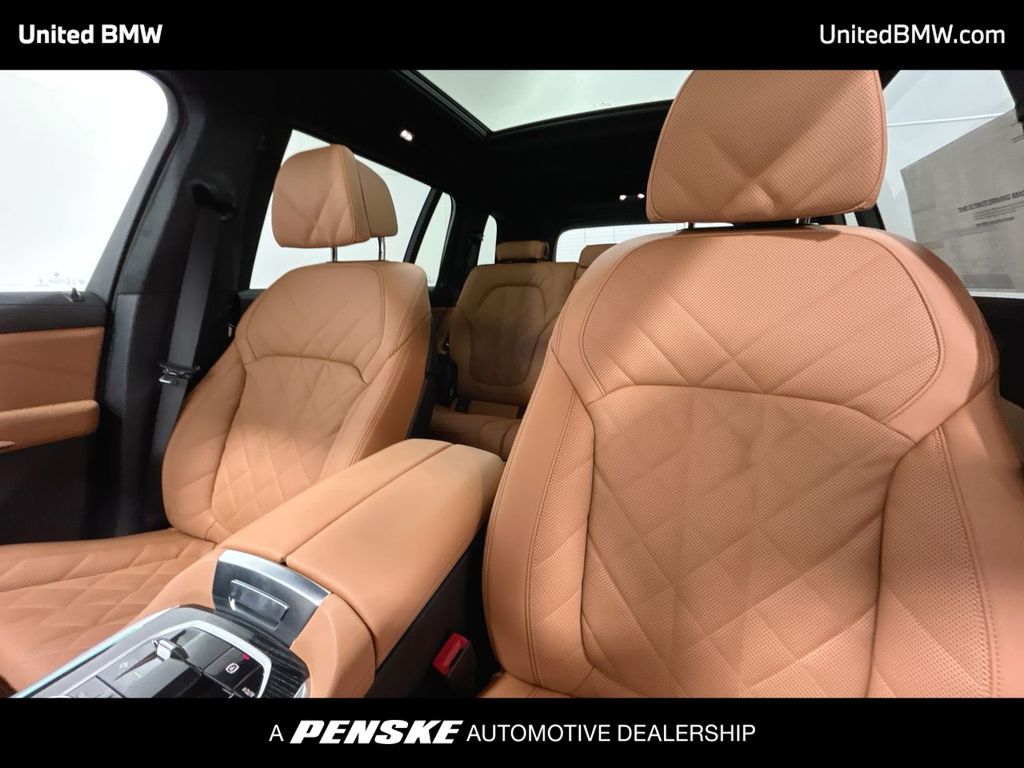 Thumbnail: 2026 BMW X7 - 13