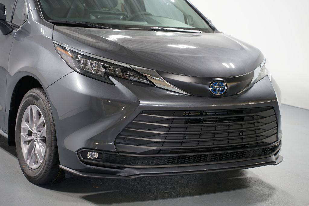 Thumbnail: 2025 Toyota Sienna - 4