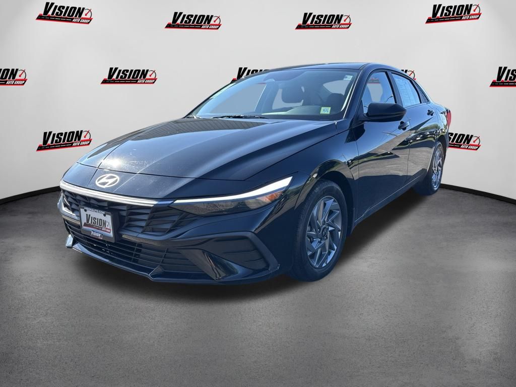 Abyss Black 2024 Hyundai Elantra Sedan Front-Wheel Drive Continuously Variable Transmission